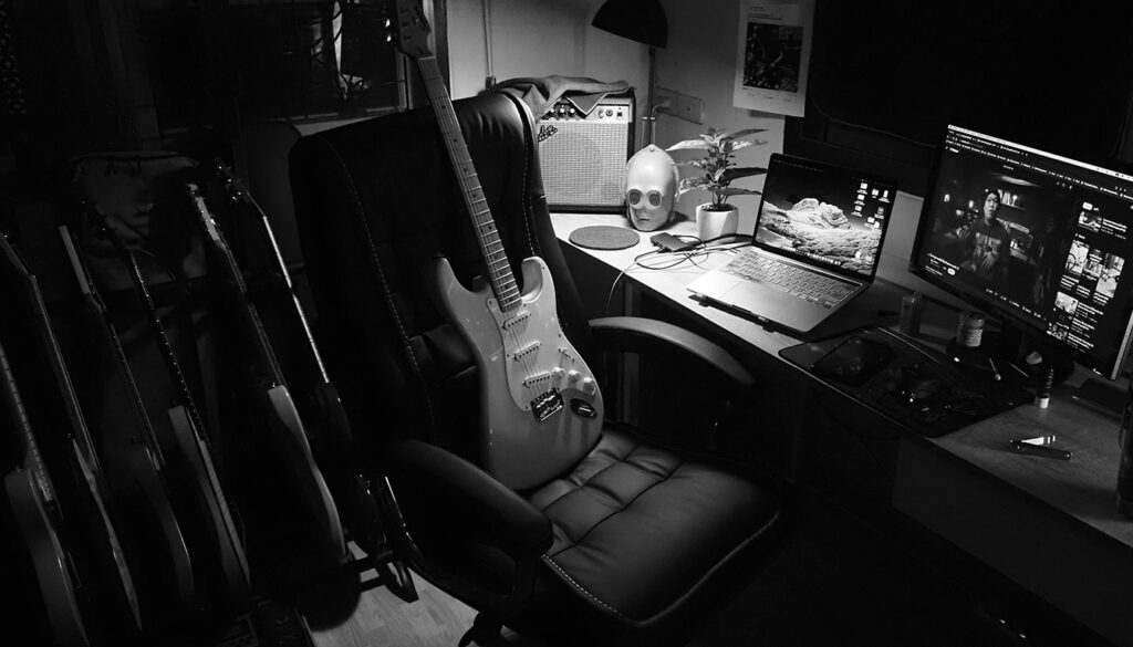 Découvrez les essentiels pour aménager votre home studio guitare et optimiser la qualité de vos enregistrements. Conseils pratiques pour bien s’entendre et progresser chez vous.