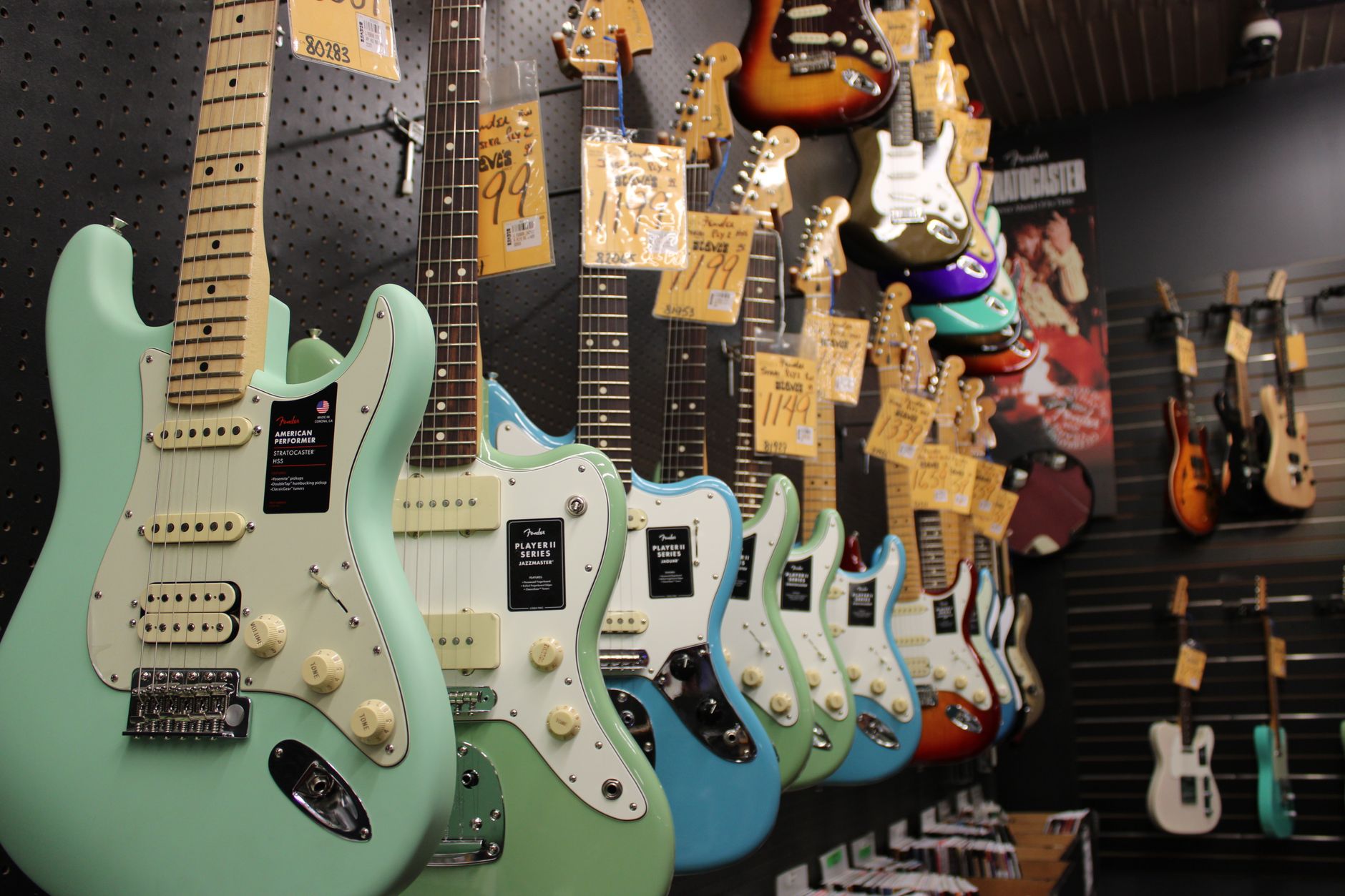 Panorama des grandes marques de guitare électrique à connaître — exposition de marques de guitares électriques
